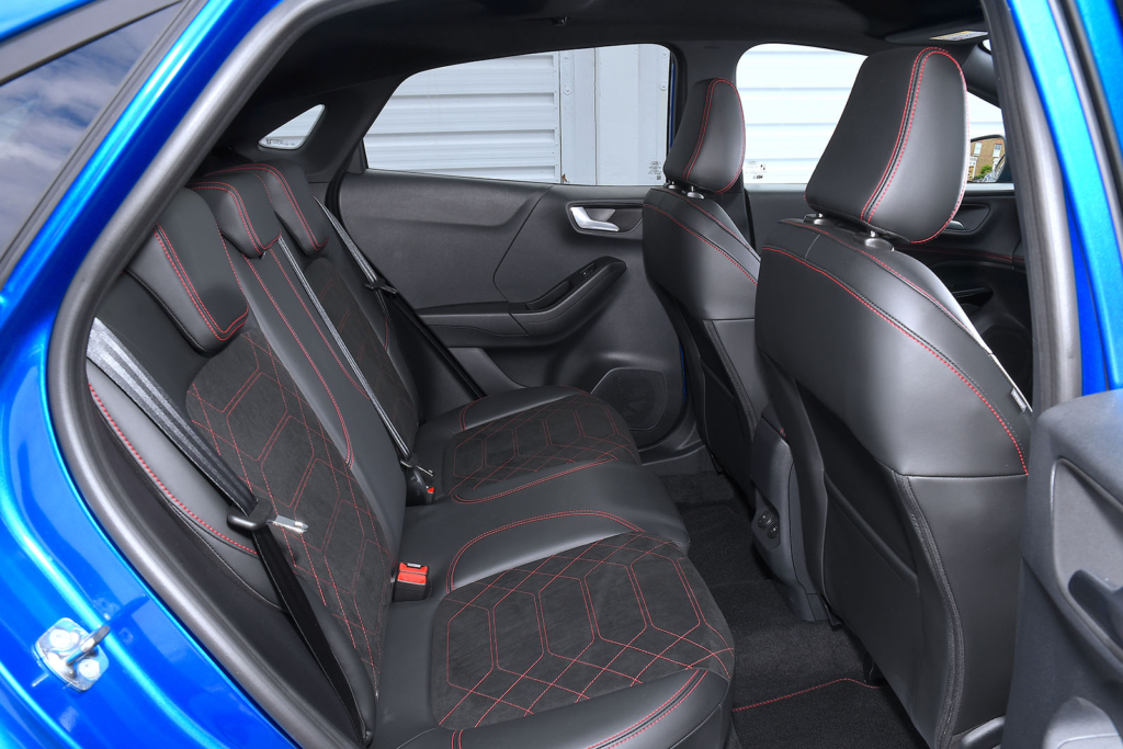 Ford Puma belső tere